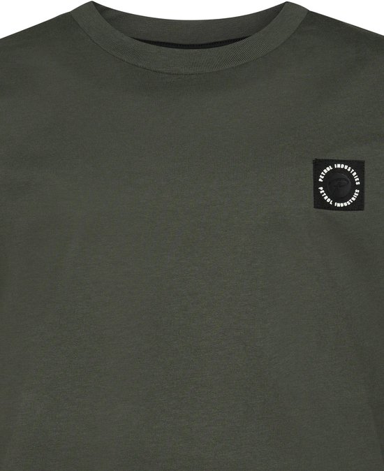 Olijfgroen katoenen T-shirt met ronde hals en een zwart rond Petrol Industries logolabel op de borst.