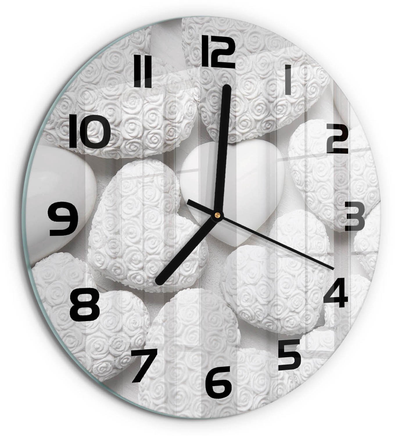 TULUP Wandklok - Witte achtergrond met hartjes Moderne Wandklok Glas - fi30 cm - Wit Wandklok Glas Decoratie - Zwarte handen - Ronde Klok - Glazen Wandklok Design - Klok Glas Met Opdruk