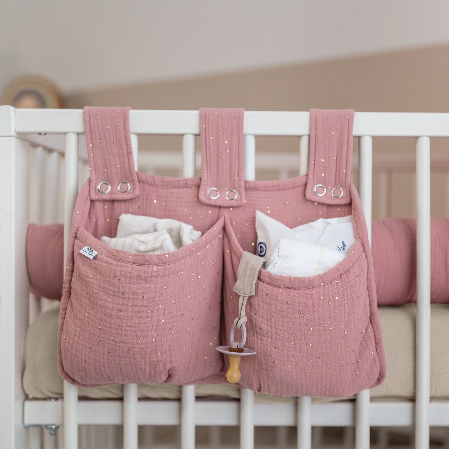 LILIMAUS Bed organizer voor kinderbed met gouden details - hangend bedtasje met 2 vakken - mousseline katoen - oudroze