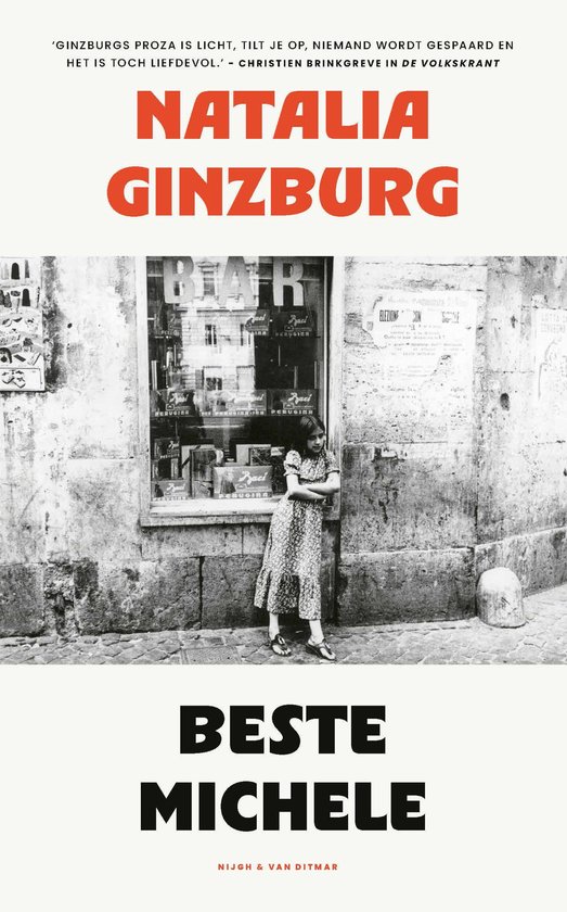 Boekomslag Beste Michele van Natalia Ginzburg, met een zwart-witfoto van een meisje bij een etalage.