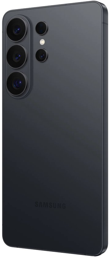 Schuin zicht op de achterkant van een grijze Samsung smartphone met drie cameralenzen.