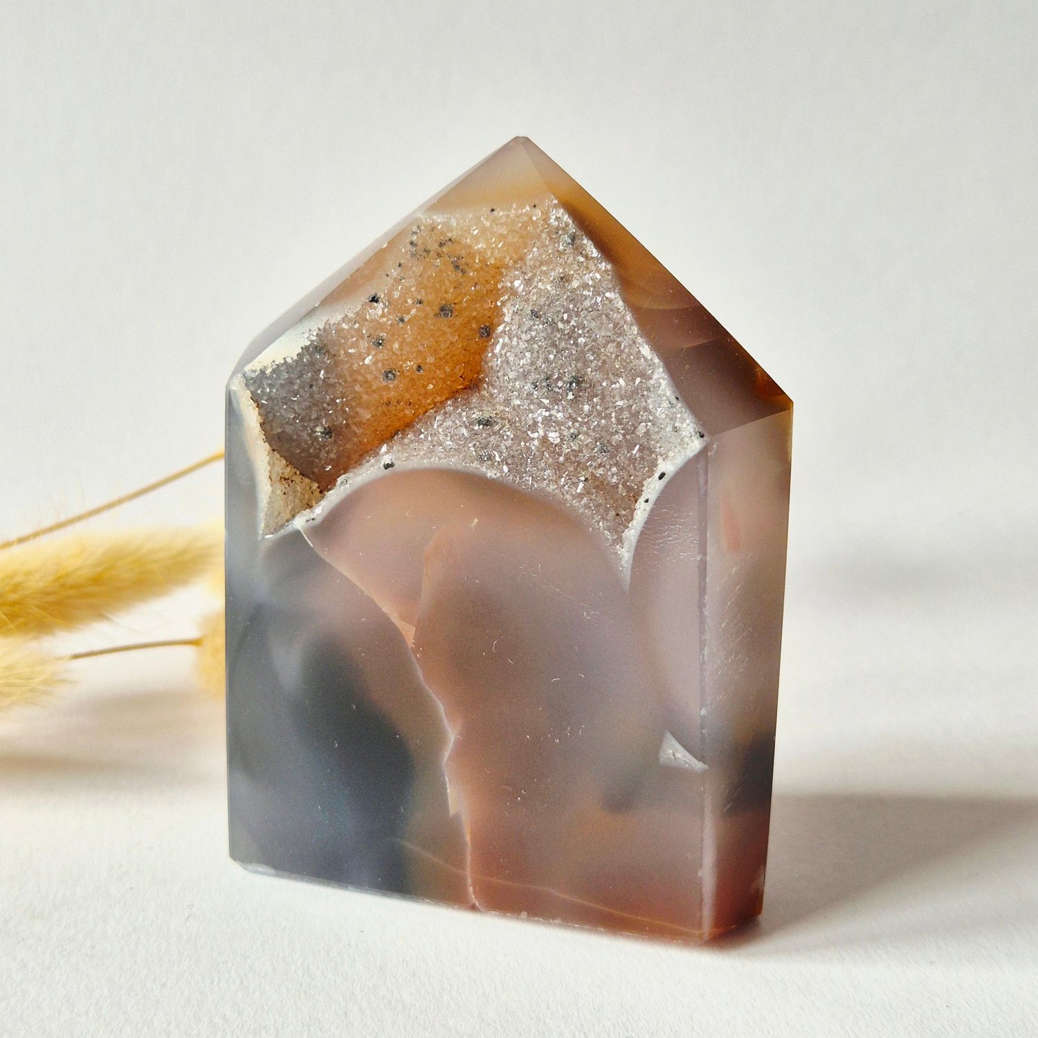 Moonlight Gemstones Druzy Agaat Toren uit Uruguay #104 – 245 gram | Natuurlijke Geode Edelsteen Meerkleurig