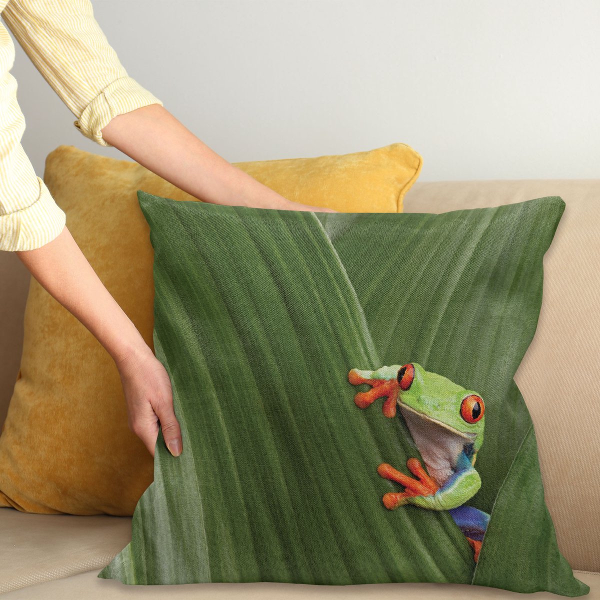 ABAKUHAUS Dier Sierkussenhoes, Rood Eyed Boom Frog Hiding in Exotisch Macro Blad in Costa Rica Rainforest Tropisch Natuur, Decoratieve Vierkante Sierkussenhoes, 60 x 60 cm, Groen Vermiljoen