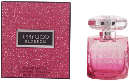 Jimmy Choo Blossom Eau de Parfum, 100 ml. De doos en fles zijn roze met glitters. Op de fles staat Jimmy Choo Blossom.