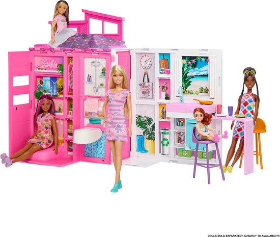 Openklapbaar Barbie vakantiehuis met keuken, badkamer, woonkamer en slaapkamer. Poppen zijn aanwezig.