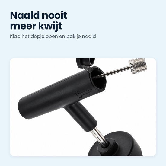 Detail van zwarte pomp met opbergvak in handvat voor naald; tekst: Naald nooit meer kwijt, Klap het dopje open en pak je naald.