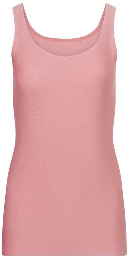 Roze hemdje met ronde hals en brede schouderbanden.