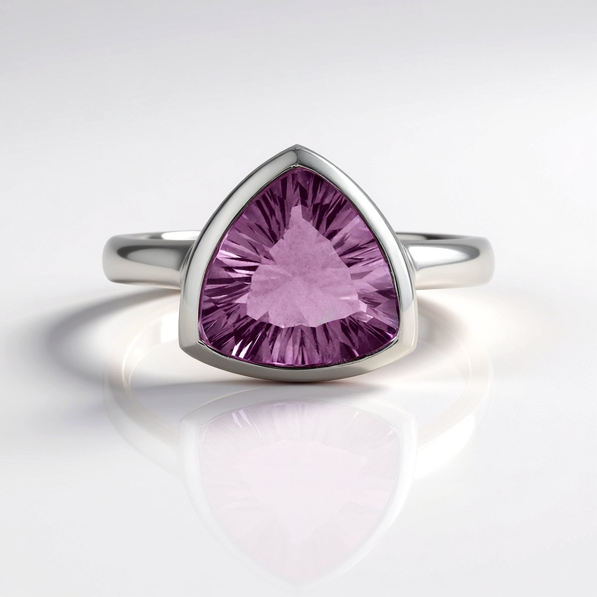 Cavill - Zilveren Damesring - 925 Sterling Zilver Platina Gecoat - Roze Fluoriet 3,991 ct Trilliant - Modern & Elegant - Braziliaanse Edelsteen