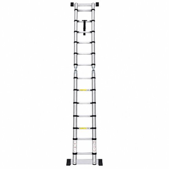 Volledig uitgeschoven aluminium telescoopladder met zwarte vergrendelingen en zwarte stabilisatievoeten.