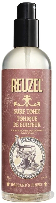Reuzel Surf Tonic in een doorzichtige sprayflacon van 355 ml met een bruin etiket en vintage kappersstoelafbeelding.