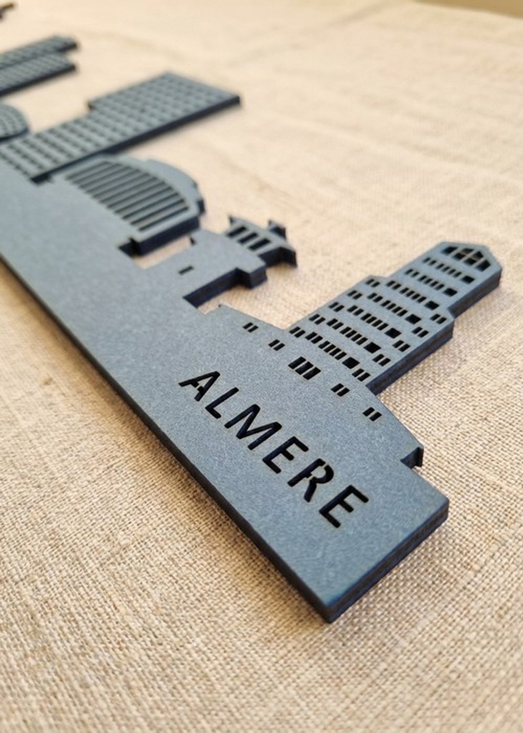 Houten Skyline Almere | Wanddecoratie voor aan de muur | Blauw MDF | 100 x 21 cm