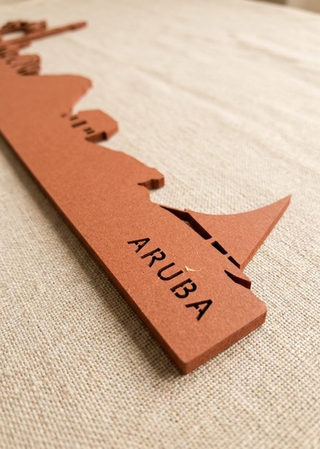 Houten Skyline Aruba | Wanddecoratie voor aan de muur | Rood MDF | 70 x 14 cm