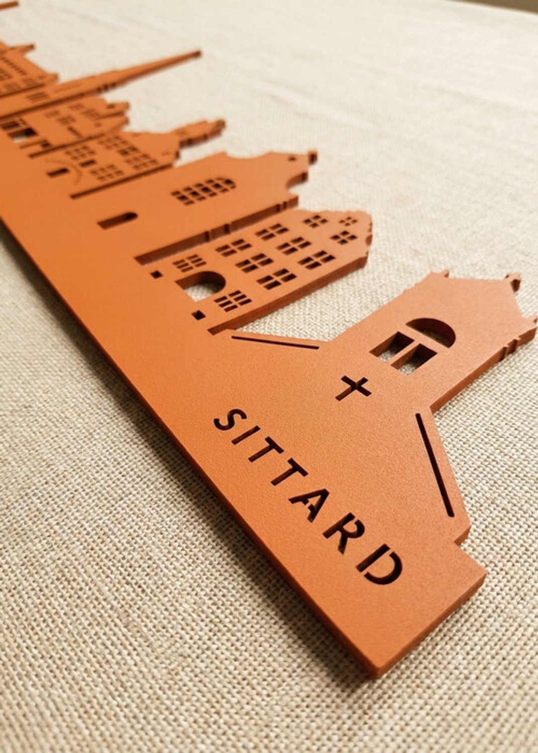 Houten Skyline Sittard | Wanddecoratie voor aan de muur | Oranje MDF | 70 cm breed