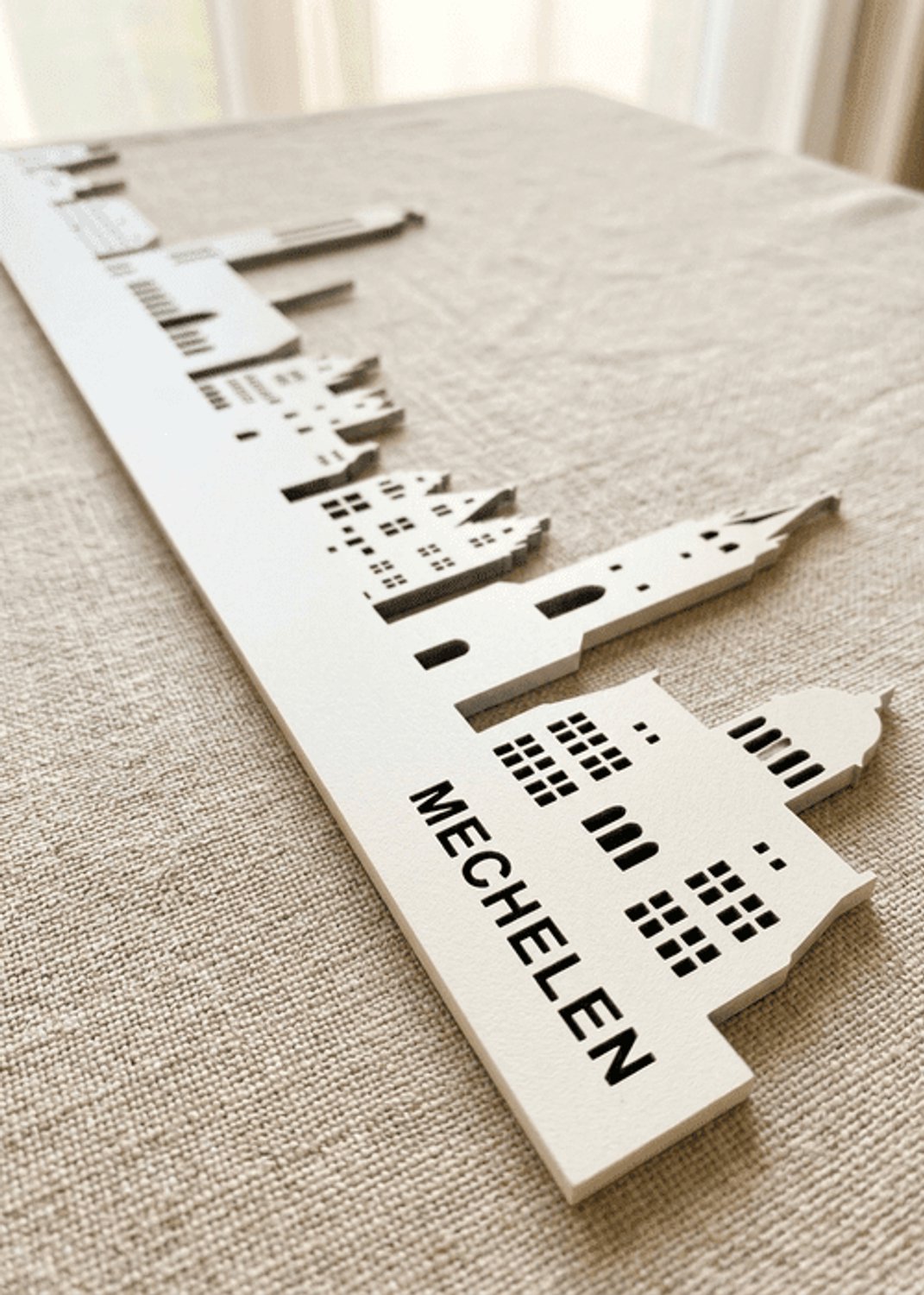 Houten Skyline Mechelen | Wanddecoratie voor aan de muur | Wit MDF | 70 x 13 cm