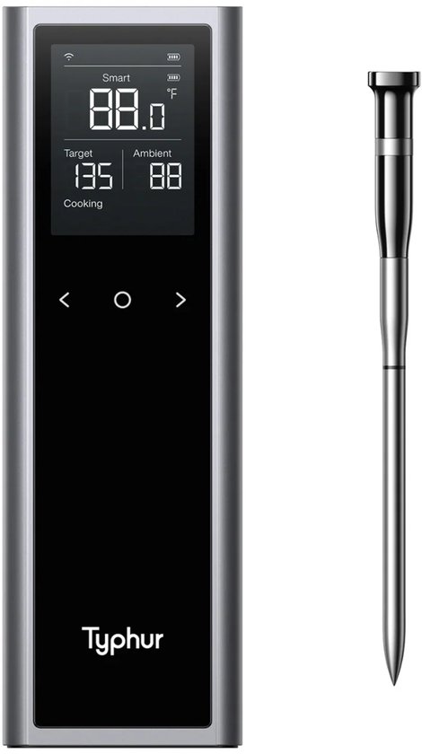 De Typhur Sync One digitale vleesthermometer met zilverkleurige behuizing en zwart display. Een losse probe ligt ernaast.