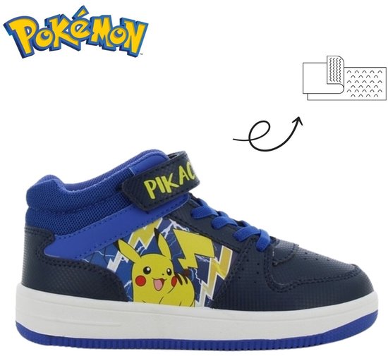 Zijaanzicht van een blauwe Pikachu-sneaker met een icon van de klittenbandsluiting erboven.