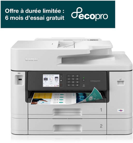 Wit Brother MFC-J5740DW inkjetprinter met een touchscreen en twee lades, met een blaadje papier eruit.