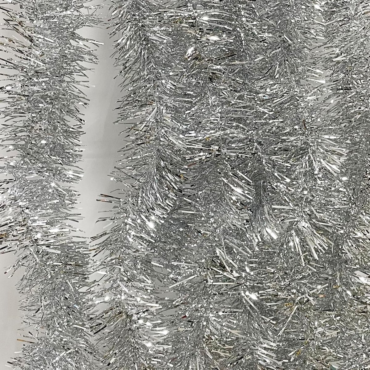 6 Stuks Lametta Slingers voor Kerstmis - Glanzende Decoratie voor de Kerstboom, Feestelijke Versiering en Kerstdecoratie in Zilver – foto 2