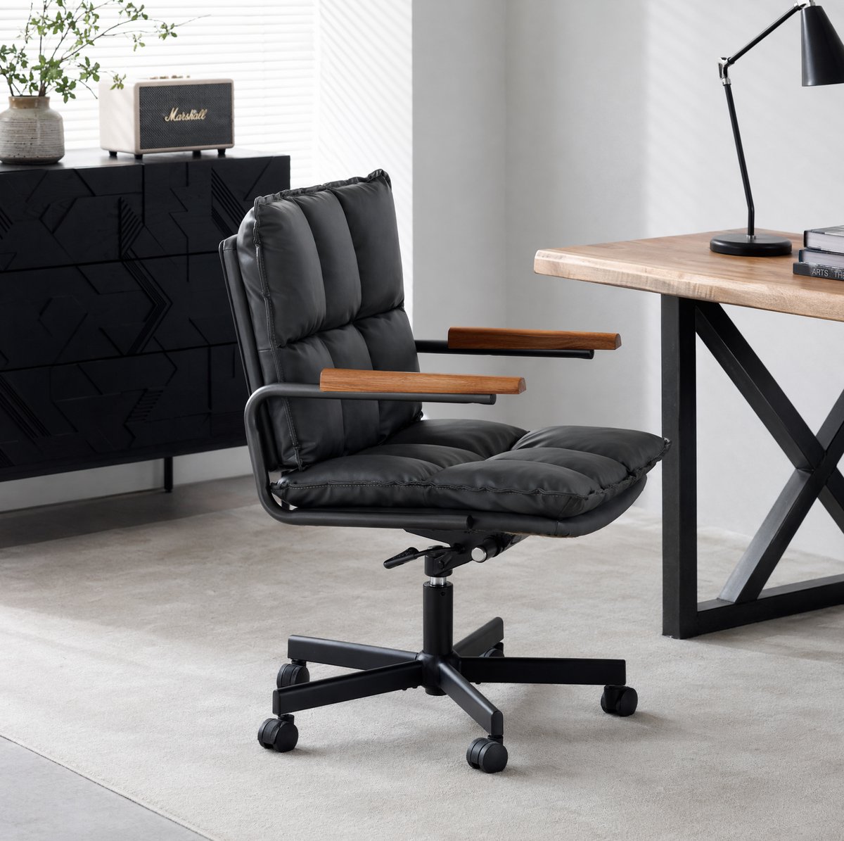 REDOM Bureaustoel - Kunstleer - In hoogte verstelbaar - 360° draaibaar - Met wielen en vaste houten armleuningen - Thuiswerkplek - Metaal - Zwart - 65 x 46 x 72 cm