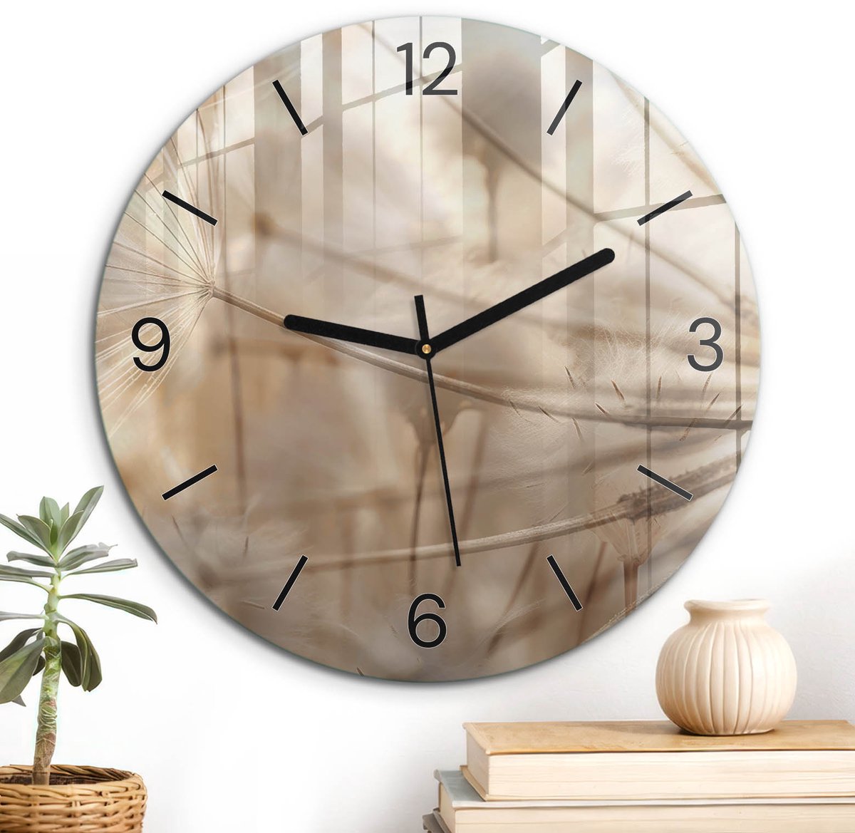 ArtPrintCave Beige Glazen Klok - Wandklok 30 cm - Muurklok Rond - De Lichtheid Van De Natuur Wandklok Keuken - Bloemen En Planten Unieke Klok - Zwarte Klokwijzers