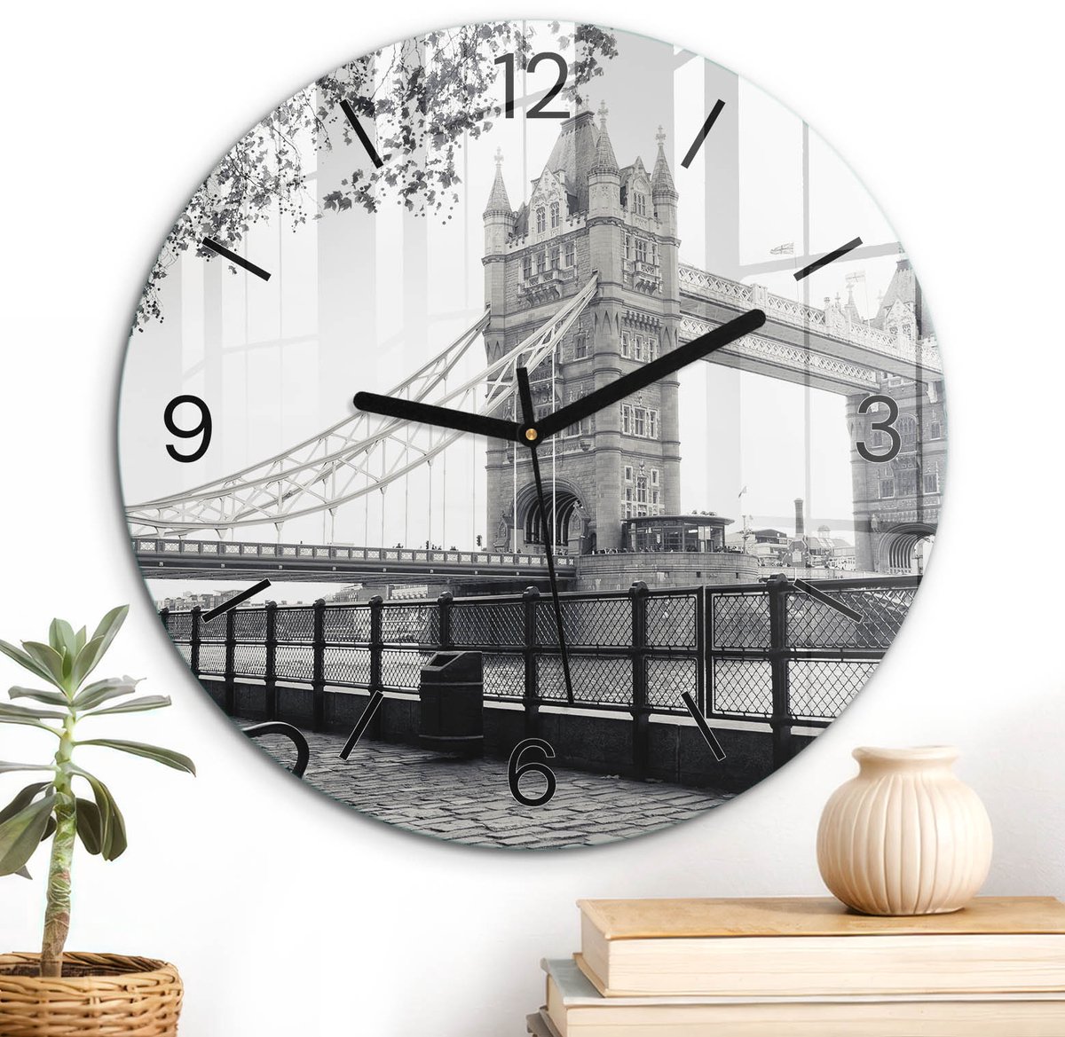 ArtPrintCave Zwart-wit Glazen Klok - Wandklok 30 cm - Muurklok Rond - Stedelijke Elegantie Stille Wandklok - Architectuur Wandklok Keuken - Zwarte Klokwijzers