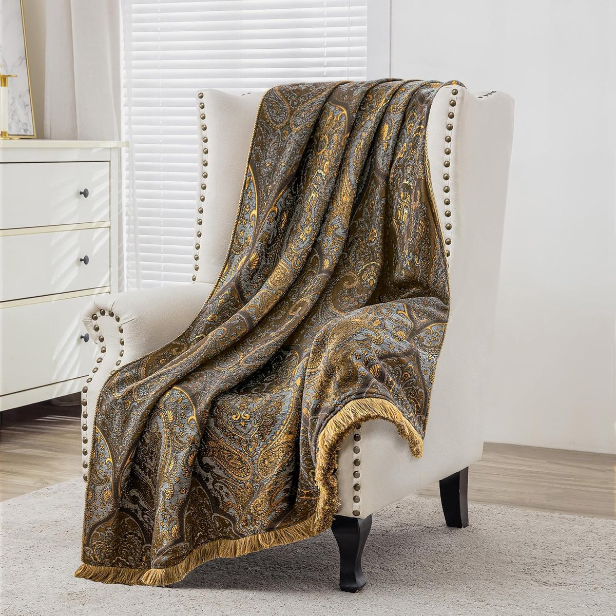 Knuffeldeken, woondeken met kwastjes, jacquard sprei, decoratieve deken voor bank, bed, stoel, slaapkamer, woonkamer, kantoor, 132 x 182 cm (grijs en goud)