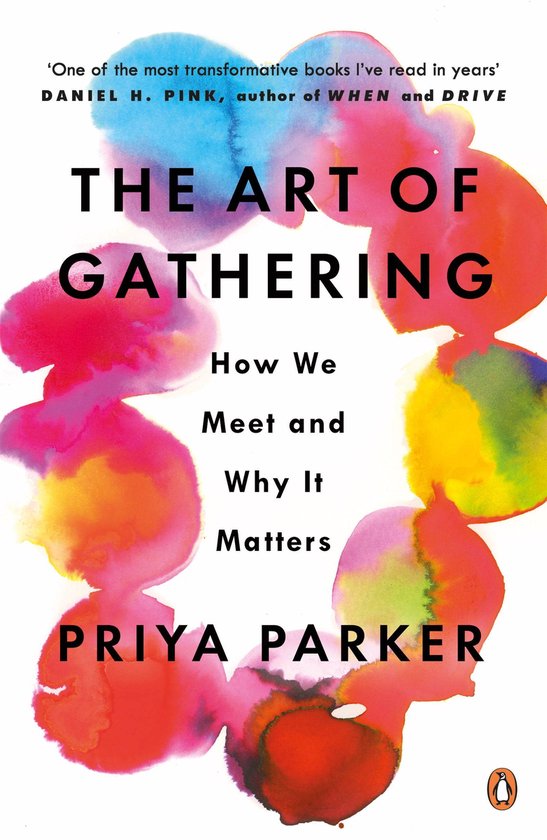 Livre 'The Art of Gathering' par Priya Parker, avec des touches d'aquarelle colorées en rouge, rose, bleu et jaune.