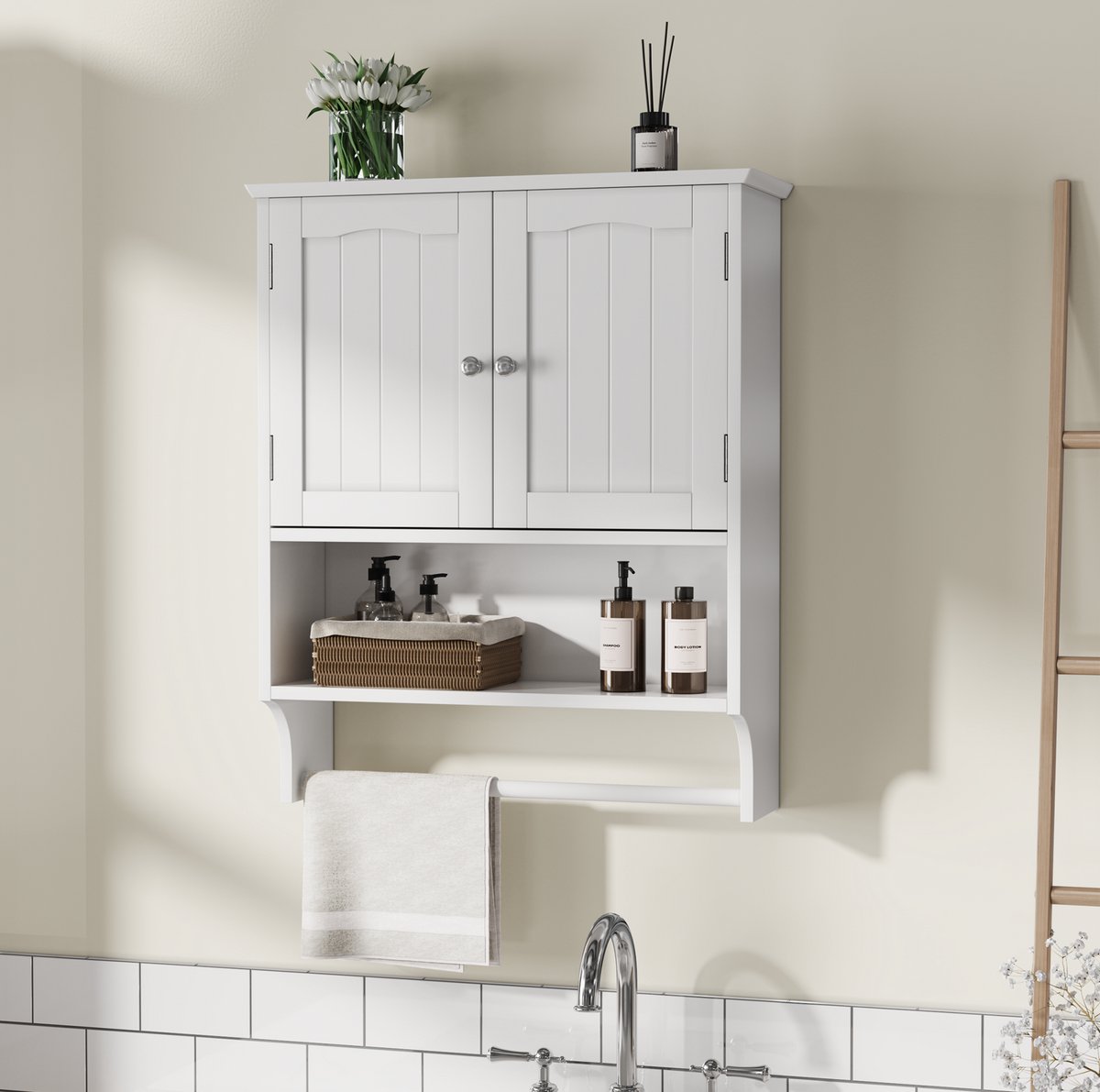 MEUNIQ Wandbadkamerkast 56,8 x 19 x 70 cm met 2 verstelbare planken, open vak en handdoekstang, MDF wandkast voor badkamer, keuken of wasruimte, wit