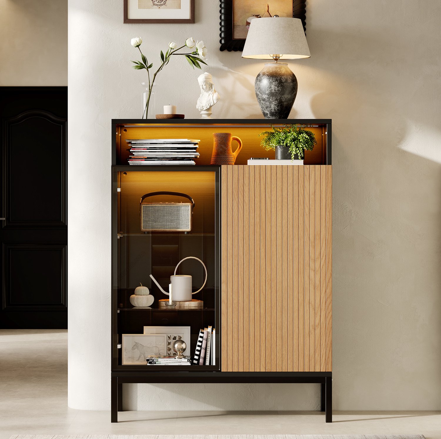 STILVORA Vitrinekast - Ledverlichting En Glazen Deur - Voor Woonkamer, Eetkamer En Hal - Spaanplaat - 80 x 30 x 110 cm - Zwart; Bruin