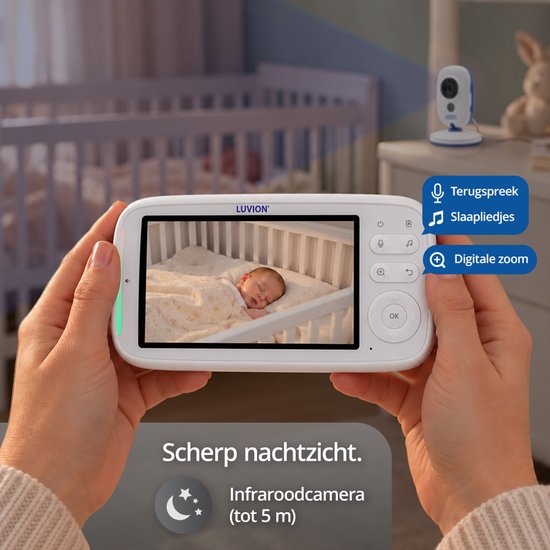 Monitor die een slapende baby toont met functies voor terugspreekfunctie, slaapliedjes en digitale zoom.