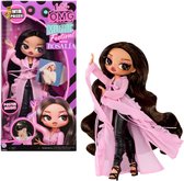 L.O.L. Surprise! O.M.G. Music Festival pop Rosalía met lang bruin haar, roze doorschijnende jas en zwarte broek.