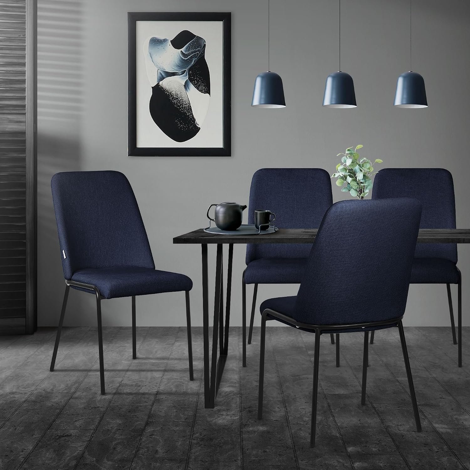Luxe Eetkamerstoelen Velora Donkerblauw Set van 4 – Gestoffeerde Keukenstoelen met Ergonomische Rugleuning, Zachte Polyester Bekleding en Stevige Zwart Metalen Poten – Moderne Comfortstoelen voor Eetkamer, Keuken en Woonkamer