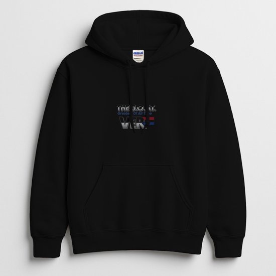 Zwarte hoodie met capuchon en trekkoorden, voorzien van 'THE G.O.A.T.' print en Nederlandse vlag op de borst.