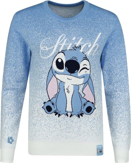 Lichtblauwe gebreide trui met een Stitch-print, 'Stitch'-opschrift en kleurverloop naar wit.