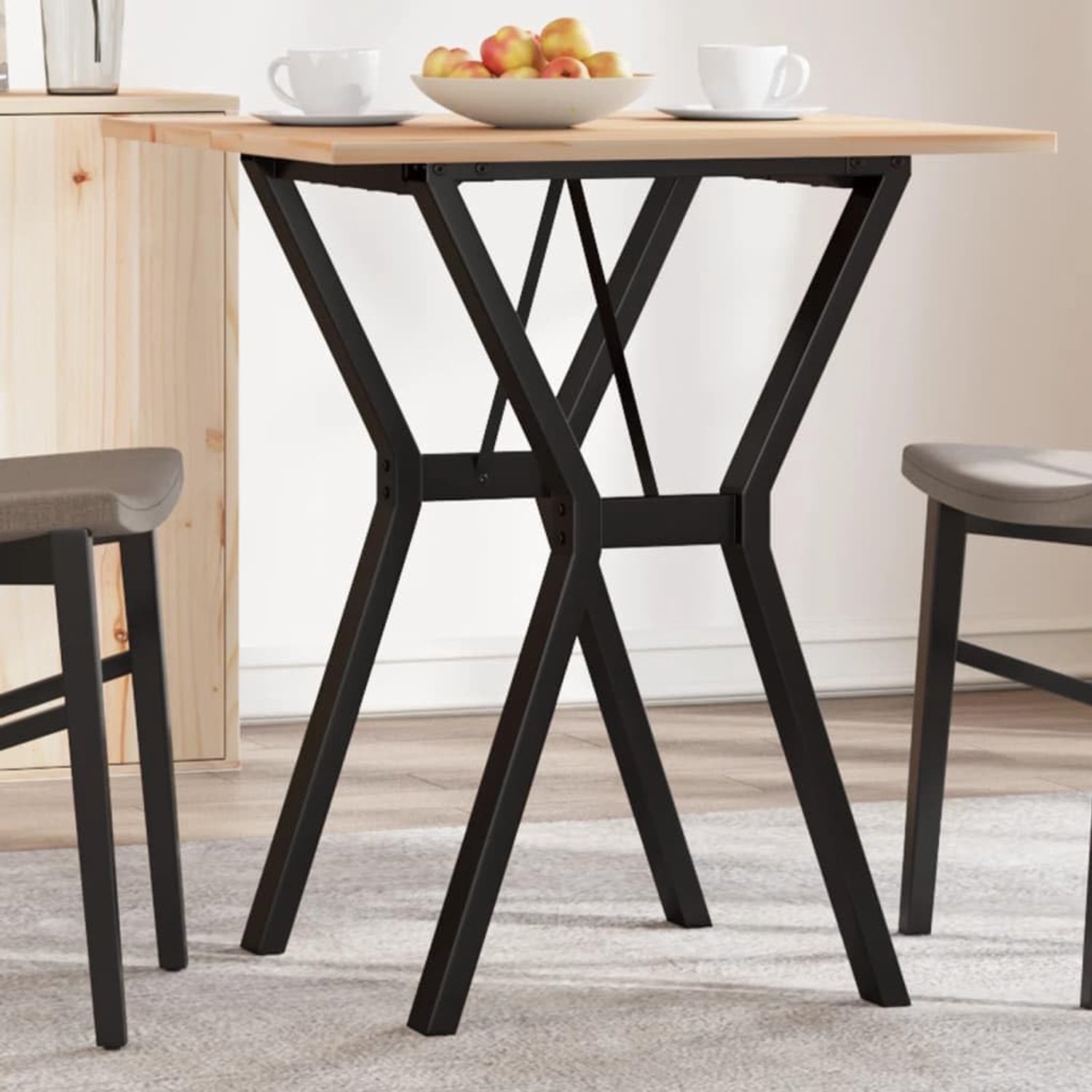 Eettafel, Y-frame, grenenhouten tafelblad en stalen frame