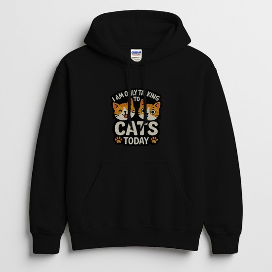 Zwarte hoodie met tekst 'I AM ONLY TALKING TO CATS TODAY' en twee schattige kattengezichten op de borst.