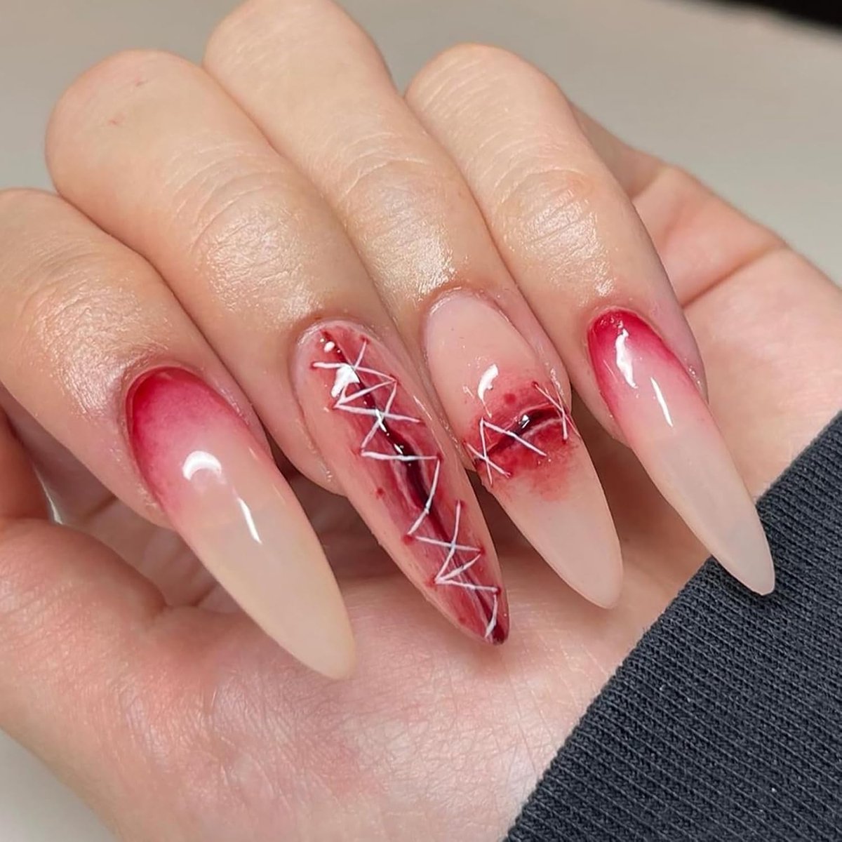 24 stuks lange kunstnagels, amandel, natuurlijke nagels om op te plakken, met rood wonddesign, volledige cover kunstnagels met kleefpads, acryl press-on nagels, voor vrouwen en meisjes