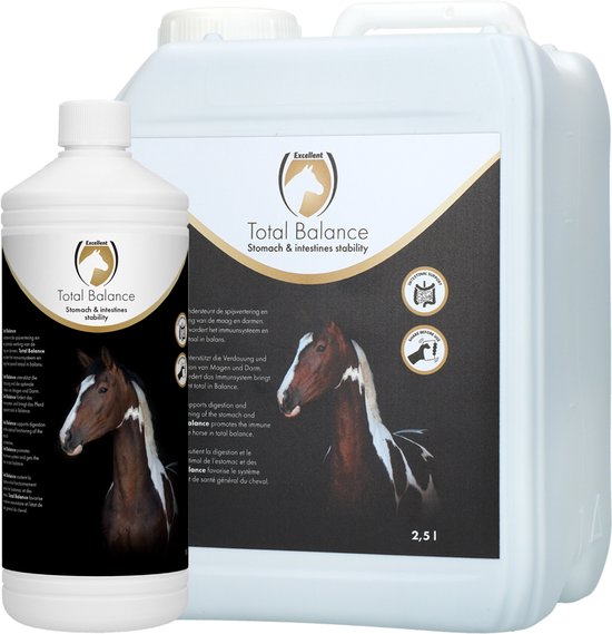 Witte fles en jerrycan met 'Total Balance' etiket met paardenhoofd erop.