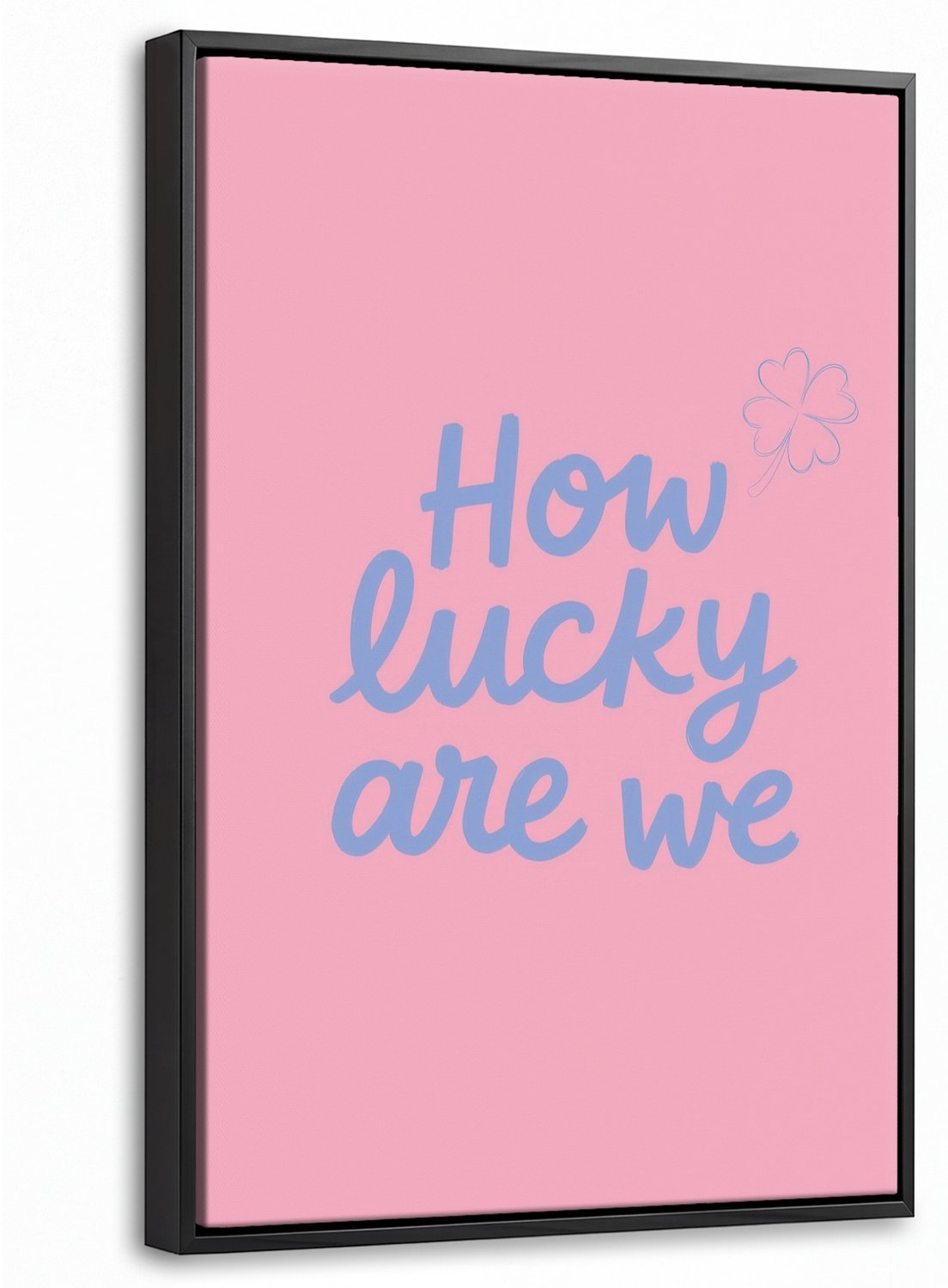 Canvas Schilderij met Baklijst 20x30cm - How lucky are we - Klavervier - Roze - Blauw - Muurdecoratie woonkamer - Slaapkamer decoratie - Kamer accessoires - Schilderijen op canvas met lijst