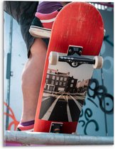 Acrylglas - Skater met Rood Skateboard - 30x40cm Foto op Acrylglas (Met Ophangsysteem)