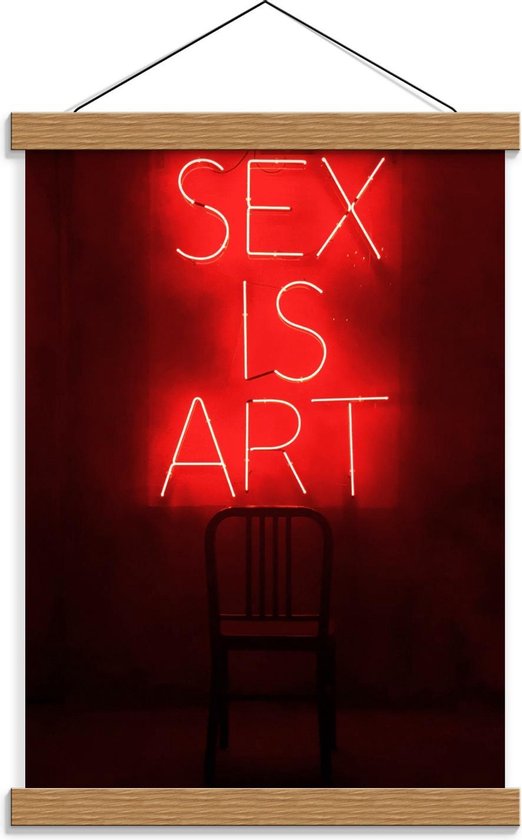 Schoolplaat – ''Sex is Art'' Rode Letters met Stoel - 30x40cm Foto op Textielposter (Wanddecoratie op Schoolplaat)