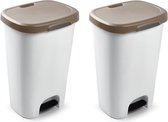 2x stuks kunststof afvalemmers/vuilnisemmers wit 50 liter met taupe deksel en pedaal - Vuilnisbakken/prullenbakken