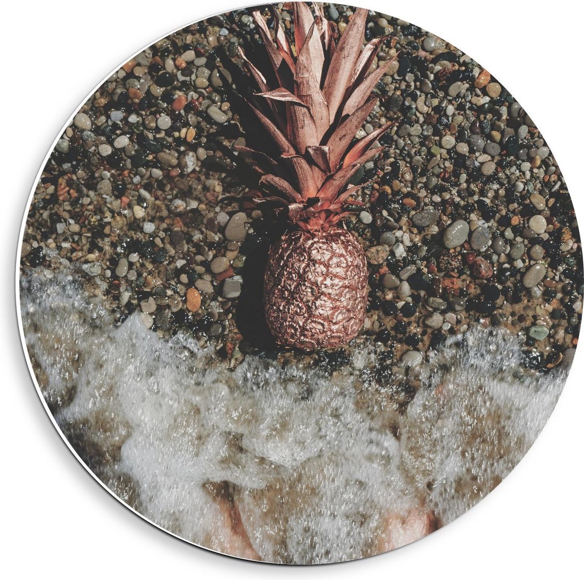 Forex Wandcirkel - Gouden Ananas Spoelt aan - 40x40cm Foto op Wandcirkel (met ophangsysteem)
