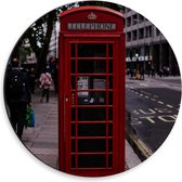 Dibond Wandcirkel - Rode Telefooncel in Londen - 30x30cm Foto op Aluminium Wandcirkel (met ophangsysteem)