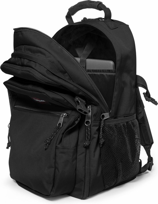 Zwarte Eastpak rugzak met open vak voor laptop, zijvak van mesh en Eastpak logo.