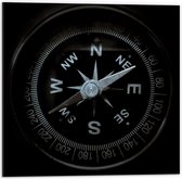 Dibond - Zwart/Wit Kompas - 50x50cm Foto op Aluminium (Met Ophangsysteem)