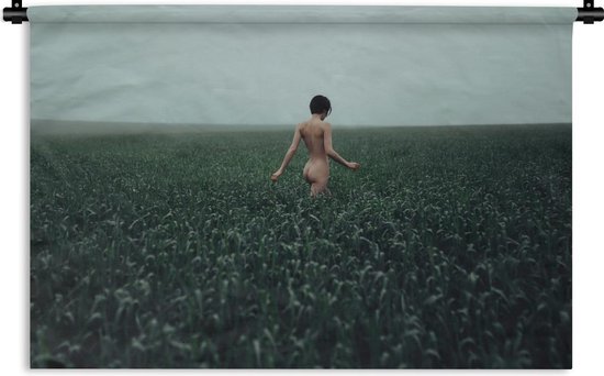 Wandkleed Abstract Lichaam - Vrouw wandelt door het hoge gras Wandkleed katoen 150x100 cm - Wandtapijt met foto