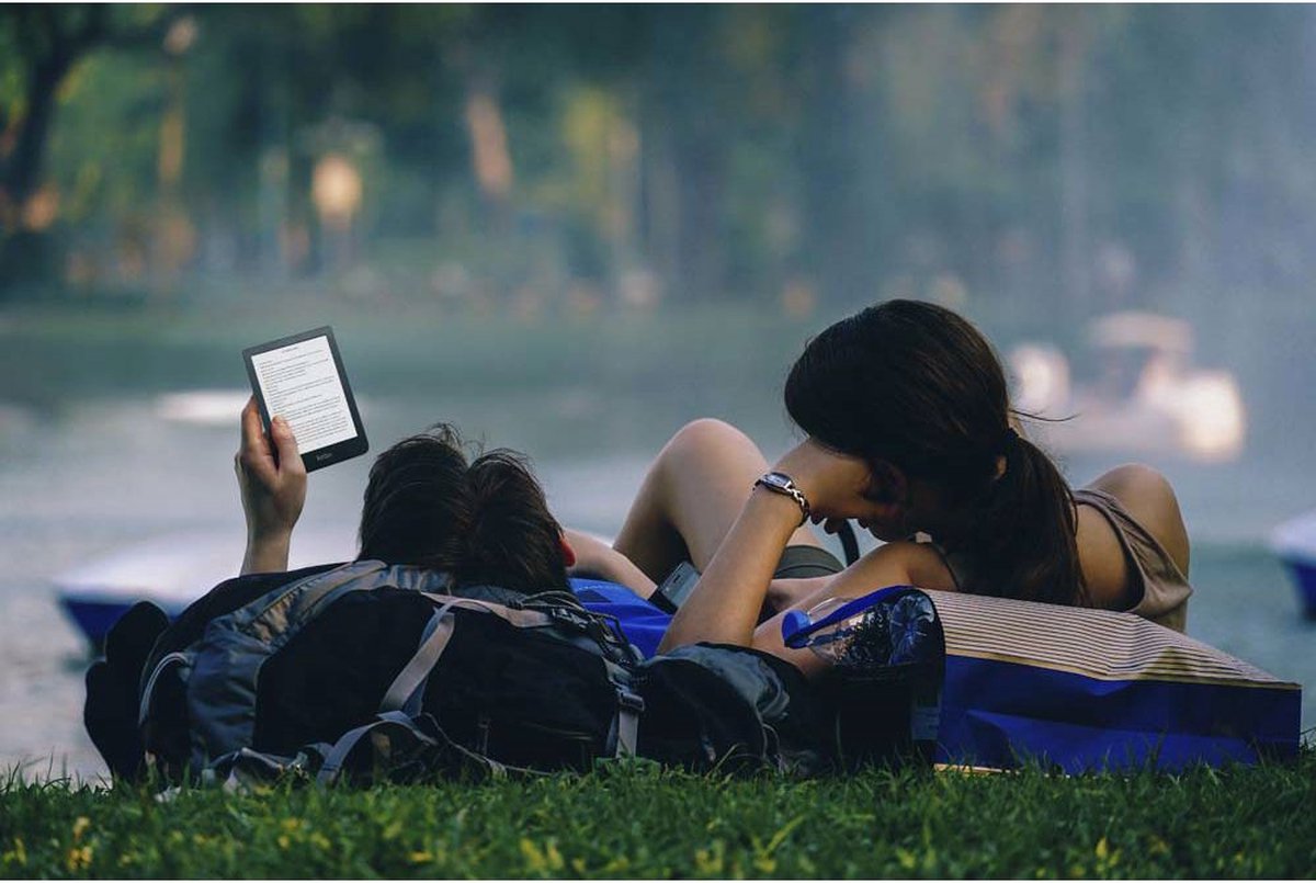 Compact en Lichte e-reader om comfortabel lezen, zelfs in direct zonlicht in TOP beste coole en handige camping gadgets