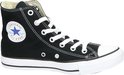 Zwarte Converse All Star hoge sneaker met witte veters, zool en logo.