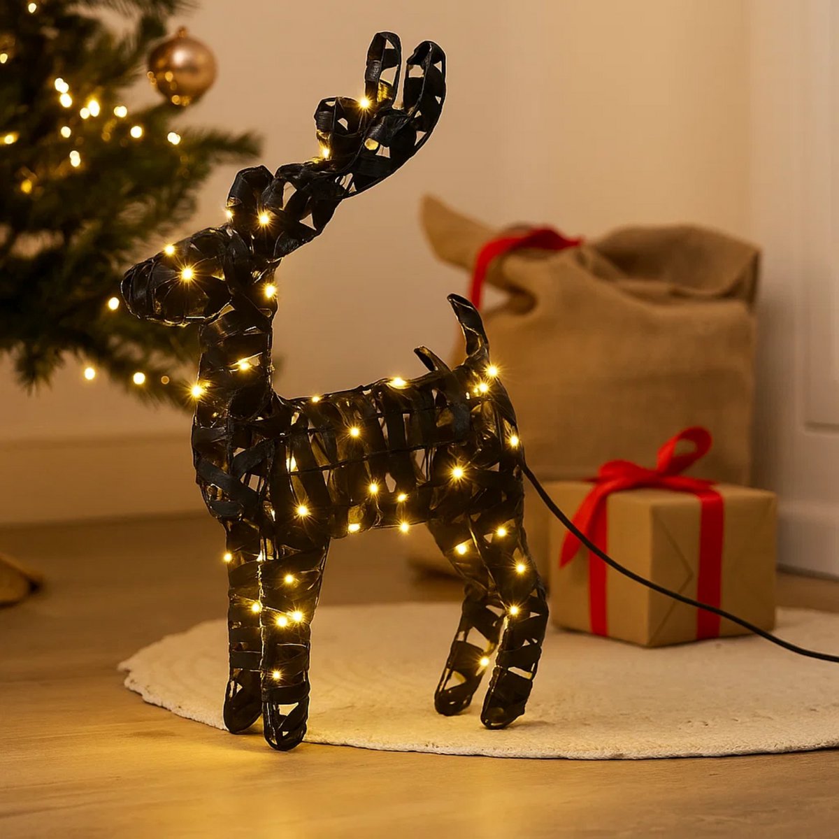 Lomera Verlicht Rendier - Zwart LED Rendier voor Tuin - Microled Verlichting - Warm Witte Leds - Kerstdecoratie - Binnenverlichting - Metalen Rendier - Kerstverlichting - Timer Functie - 30 Microleds